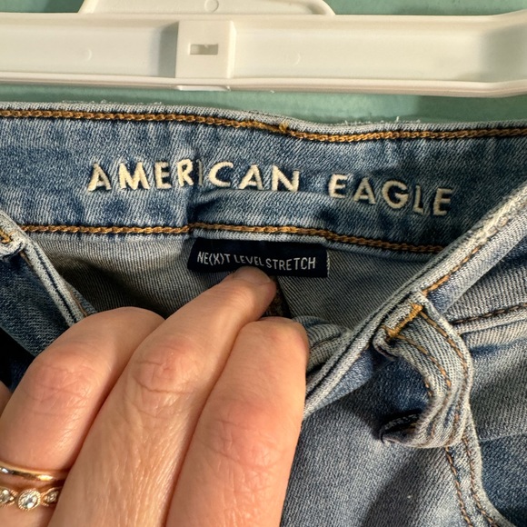 American Eagle, distressed jegging, size 8 short . - Picture 5 of 7